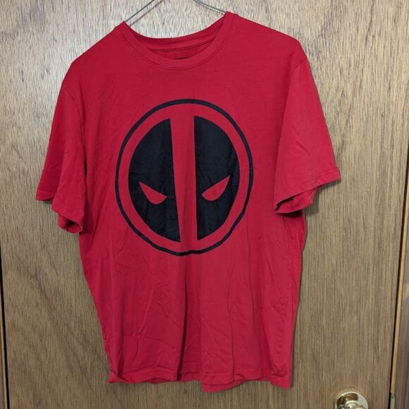 Marvel Mens Deadpool Medium Red Short Sleeve t-shirt - Picture 1 of 3